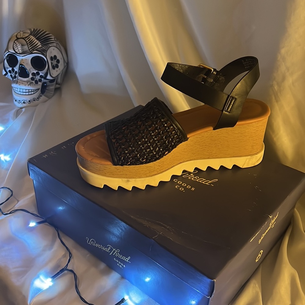 Universal Thread Alba Platform Memory Foam Heeled… - image 3